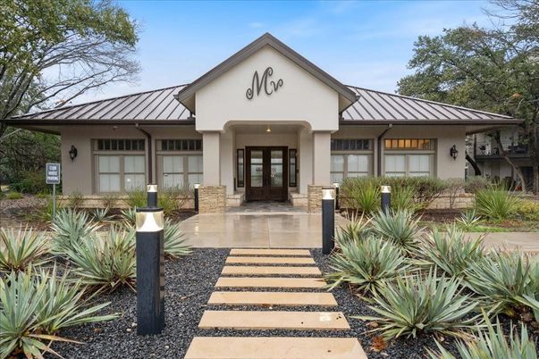 Exterior, Facade, Ranch
