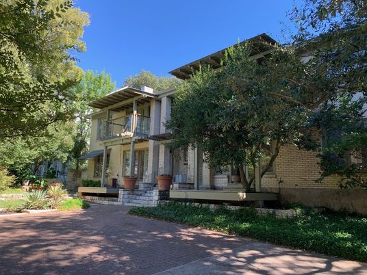 Exterior, Facade, American Foursquare