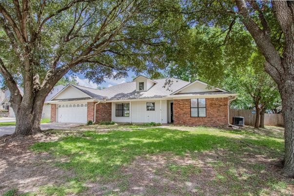 Attached, Backyard, Exterior, Facade, Brick Facade, Ranch