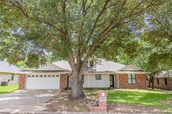 Attached, Exterior, Facade, Brick Facade, Ranch