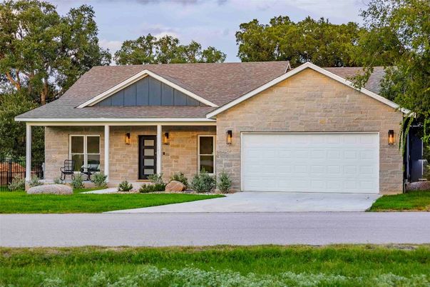 Attached, Exterior, Facade, Ranch