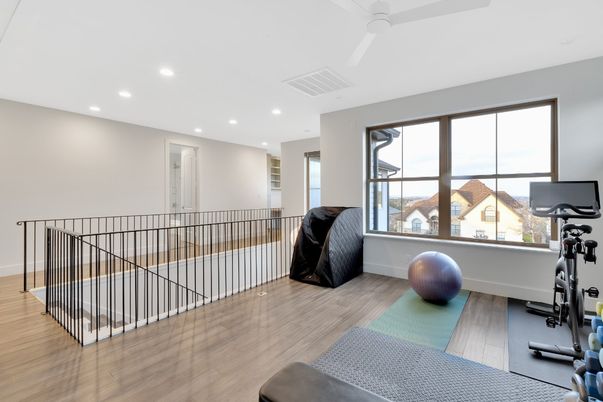Fitness Equipment, Interior, Recessed Lighting, Wood Texture Flooring