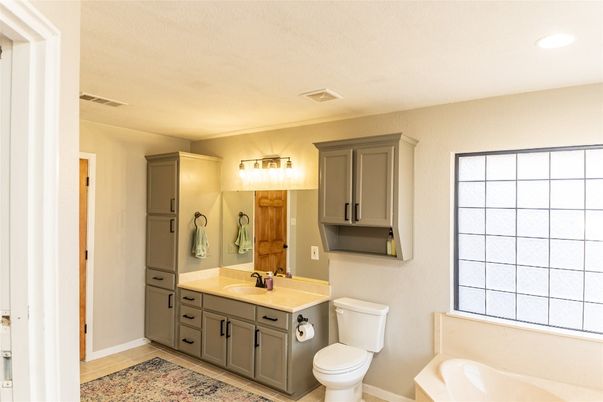 Bathroom, Dual Sink Vanities, Interior, Recessed Lighting
