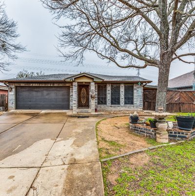Attached, Exterior, Facade, Ranch