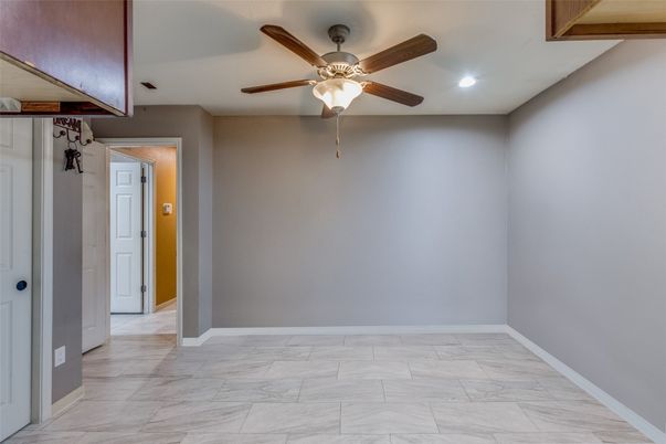 Empty room, Interior, Marble, Recessed Lighting