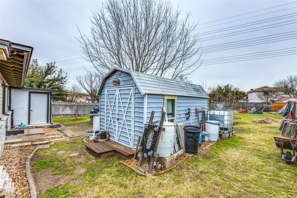 Backyard, Exterior