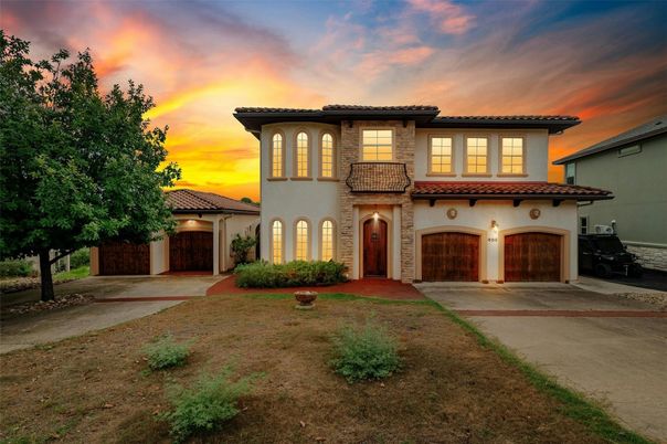 Attached, Exterior, Facade, Mediterranean