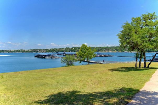 Exterior, Lake