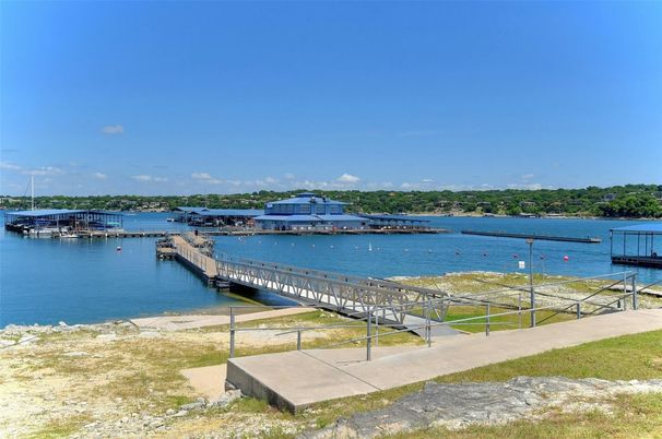 Exterior, Lake
