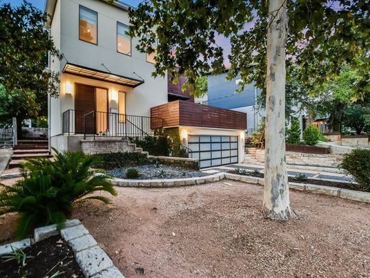 Attached, Backyard, Exterior, Facade, Modern
