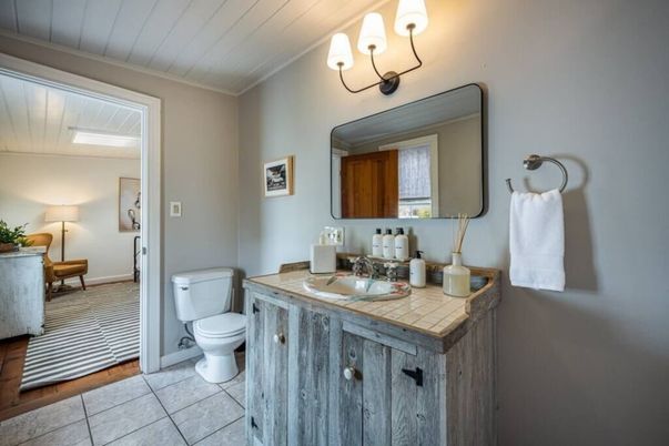 Bathroom, Interior, Tile Countertops