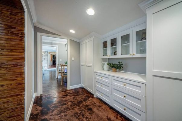 Interior, Recessed Lighting, Wood Texture Flooring