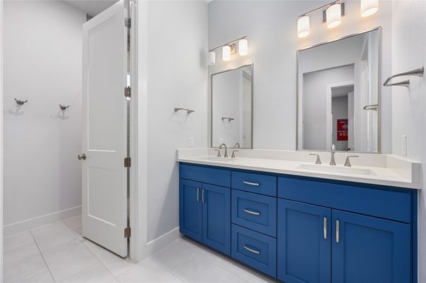 Bathroom, Dual Sink Vanities, Interior
