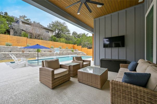 Exterior, Pool