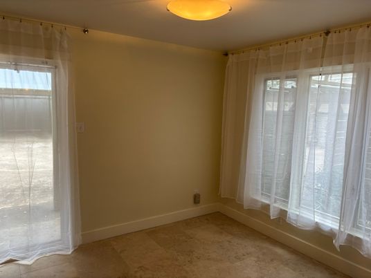 Empty room, Interior