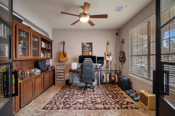 Home Office, Interior