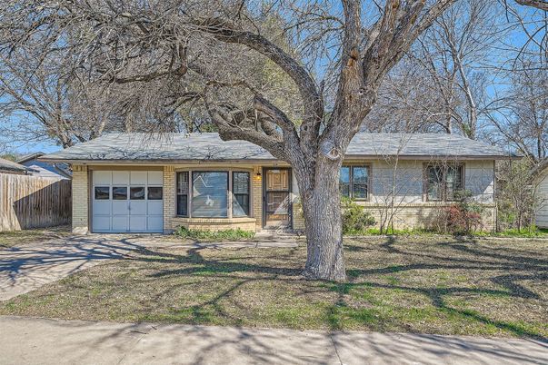 Attached, Exterior, Facade, Ranch