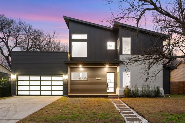 Attached, Exterior, Facade, Modern