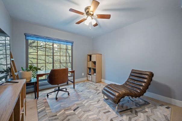 Home Office, Interior