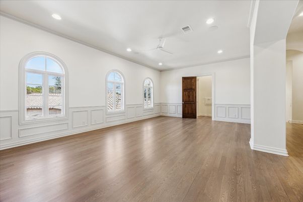 Empty room, Interior, Recessed Lighting, Wood Texture Flooring