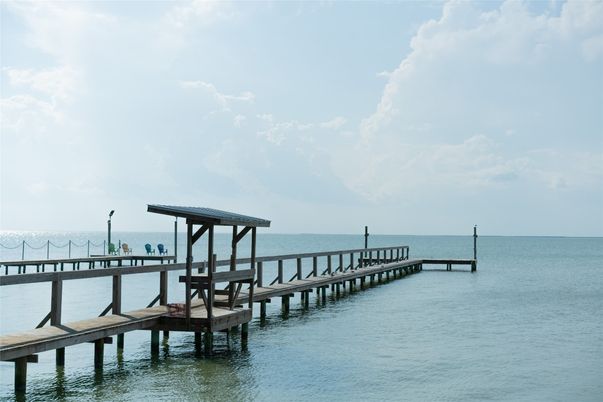 Exterior, Lake