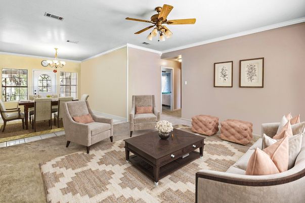 Chandelier, Dining room, Interior, Living room