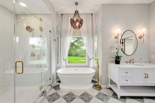 Bathroom, Free Standing Baths, Glass Shower, Interior, Pendant Lights, Recessed Lighting