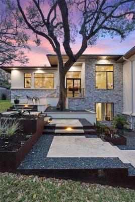 Backyard, Exterior, Facade, Modern