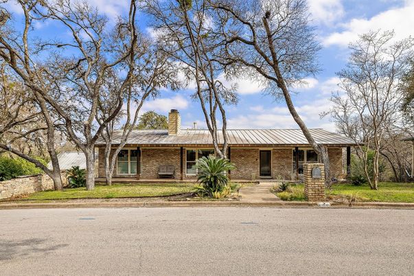Exterior, Facade, Brick Facade, Ranch