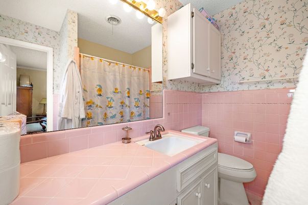 Bathroom, Interior, Tile Countertops