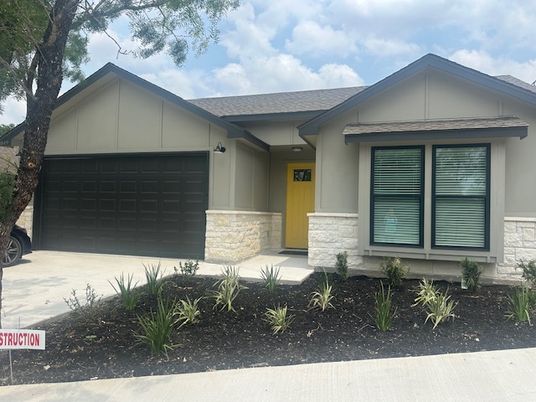 Attached, Exterior, Facade, Ranch