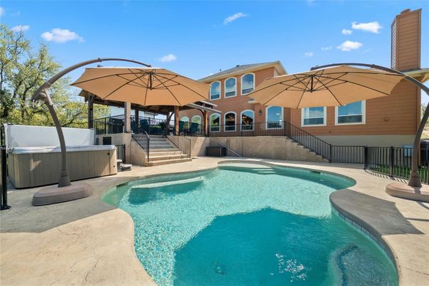 Exterior, Hot Tub, Pool