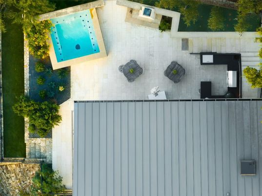 Exterior, Drone