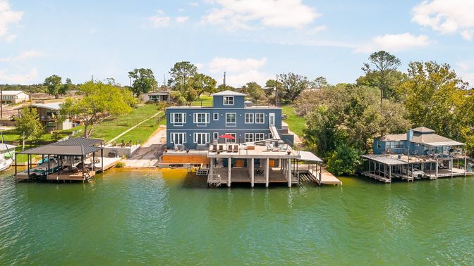 Exterior, Lake