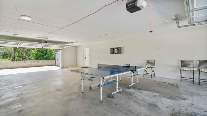 Game Room, Garage, Interior