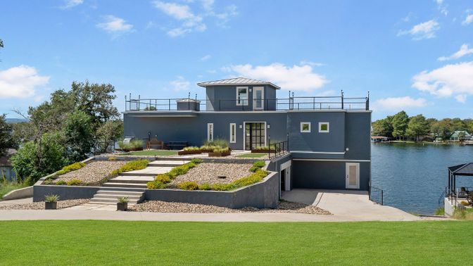 Exterior, Lake