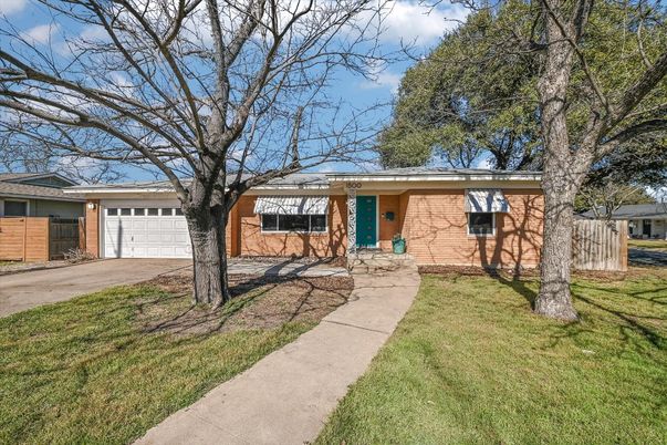 Attached, Exterior, Facade, Brick Facade, Ranch