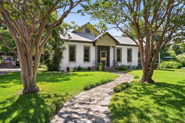 Backyard, Exterior, Facade, Cape Cod