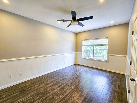 Empty room, Interior, Recessed Lighting, Wood Texture Flooring