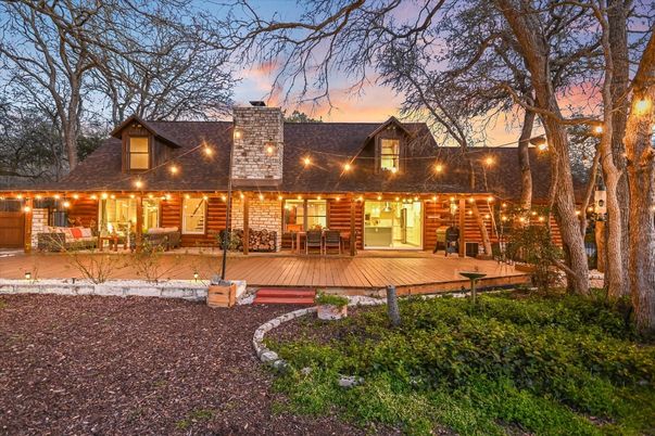 Exterior, Facade, Log Home