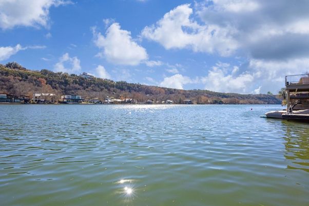 Exterior, Lake