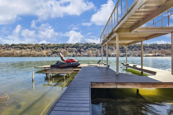 Exterior, Lake