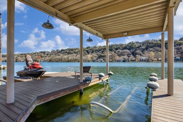 Exterior, Lake