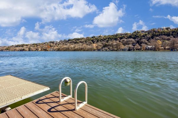 Exterior, Lake
