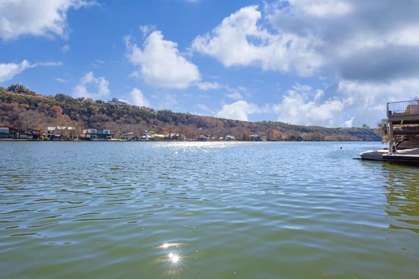 Exterior, Lake
