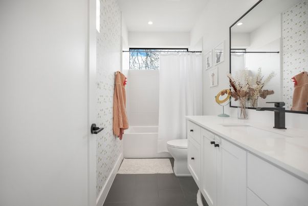 Bathroom, Interior, Recessed Lighting