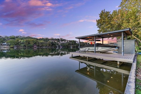 Exterior, Lake