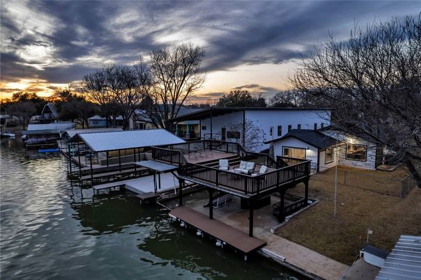 Exterior, Lake