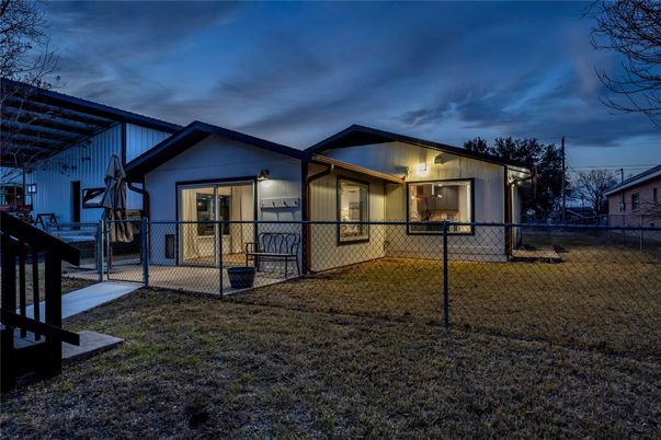 Backyard, Exterior, Facade, Farmhouse