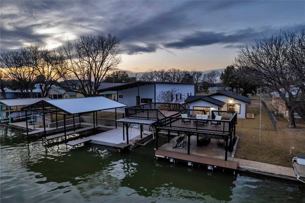 Exterior, Lake